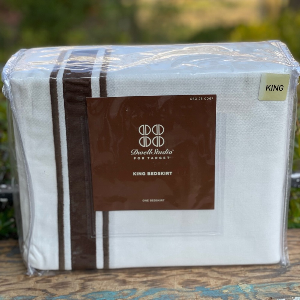 Dwell Studios White & Brown KING flat tailored BEDSKIRT nwt